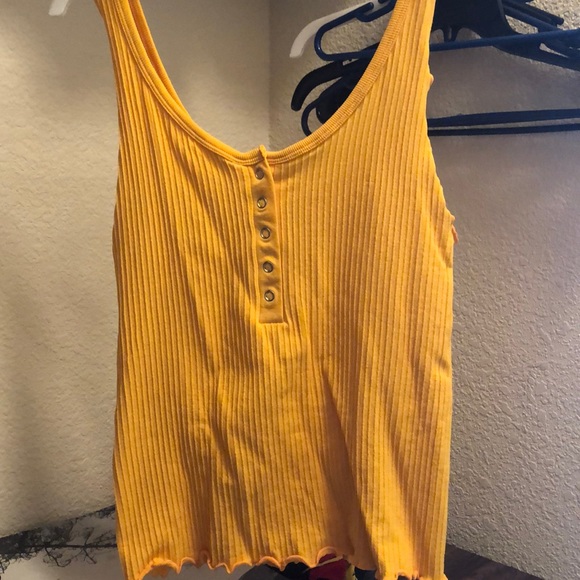 Yellow tank - Picture 1 of 2